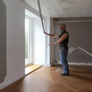 Грунтование стен перед штукатуркой: когда нужен Бетоноконтакт, а когда грунт глубокого проникновения