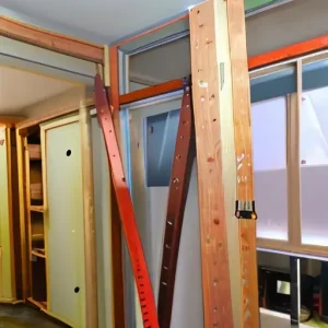 Усиление перегородок из гипсокартона: закладка деревянного бруса и фанеры под навесные кухонные шкафы