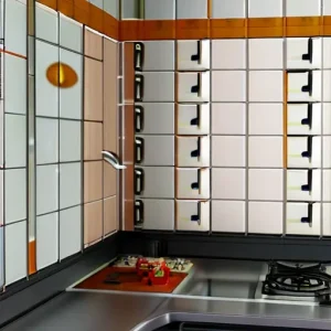 Укладка плитки "Кабанчик" на кухонный фартук: расчет раскладки ровно от центра варочной панели с учетом подрезок розеток