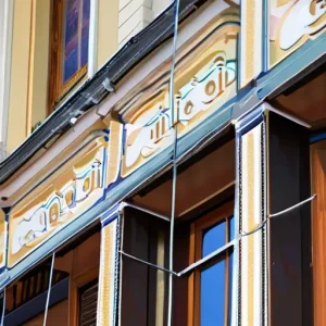 Консервация мокрого фасада на зиму: защита базового армирующего слоя кварцевой грунтовкой без финишной отделки