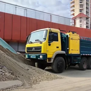 Вывоз строительного мусора: аренда КАМАЗа на 10 кубов против установки бункера ПУХТО 27 кубов